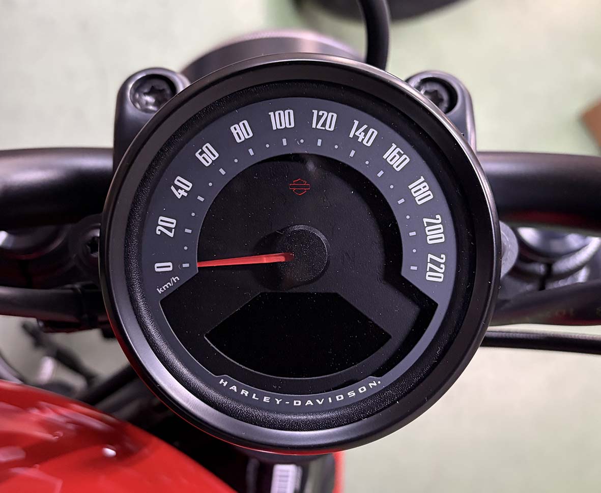 HARLEY-DAVIDSON BREAKOUT / LOW RIDER ST / NIGHT STER / STREET BOB  メーター保護フィルム (キズ自己修復 10年耐久)